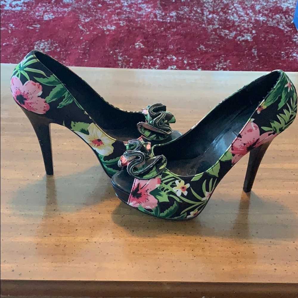 Pin Up Couture Tropical Print Peep Toe Heels